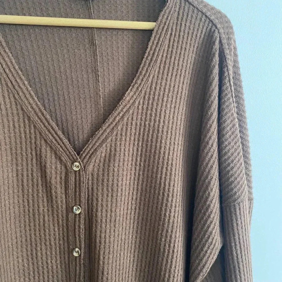 Out From Under Urban Outfitters Oversized Thermal Button Top - Picture 3 of 12